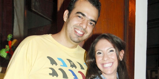 O publicitário Lucas Carvalho e Daniela Rezende em pizzaria da cidade